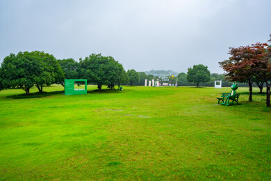 山间度假村酒店绿色大草坪