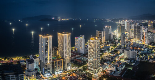越南芽庄城市天际线海滨沙滩风光航拍夜景