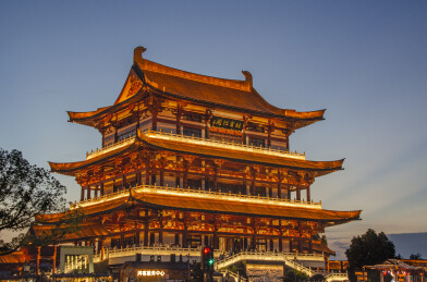 杜甫江阁夜景一侧