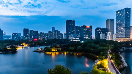 中国山东省日照市夜晚城区高楼大厦建筑