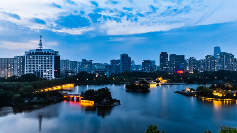 中国山东省日照市夜晚城区高楼大厦建筑