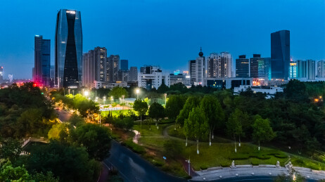 中国山东省日照市夜晚城区高楼大厦建筑