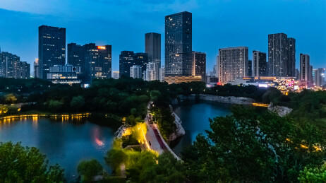 中国山东省日照市夜晚城区高楼大厦建筑