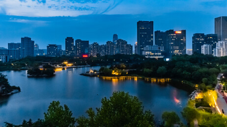 中国山东省日照市夜晚城区高楼大厦建筑