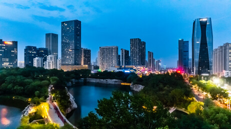 中国山东省日照市夜晚城区高楼大厦建筑