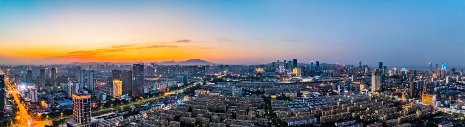 中国山东省日照市黄昏暮色城区高楼大厦建筑