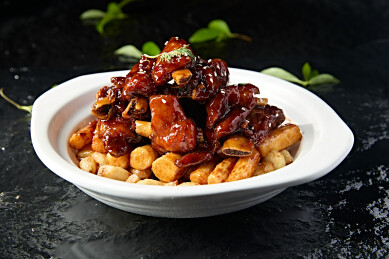 中餐美食蒜子排骨烧铁棍山药