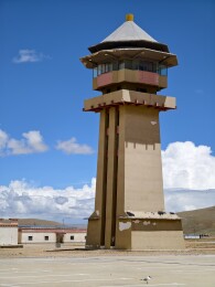 中国西藏纳木措圣象天门景区建筑