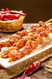 美味的夜宵烧烤烤鸡胗