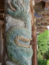 山西运城万荣稷王庙建筑局部青龙石柱 