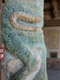 山西运城万荣稷王庙建筑局部青龙石柱 