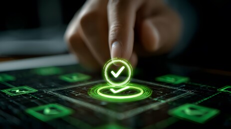 手指触碰发光绿色确认图标