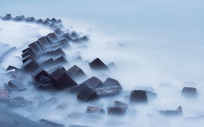 山东日照海边的风景，慢门下的海浪