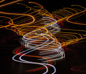 抽象曲线构图的彩色光线延时轨迹摄影