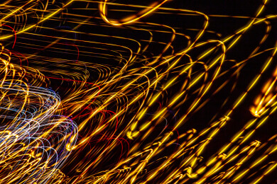 抽象曲线构图的彩色光线延时轨迹摄影