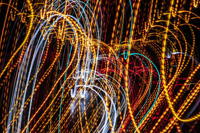 抽象曲线构图的彩色光线延时轨迹摄影