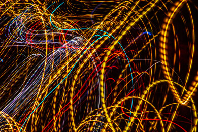 抽象曲线构图的彩色光线延时轨迹摄影