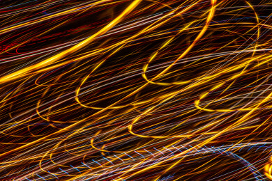 抽象曲线构图的彩色光线延时轨迹摄影