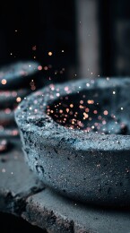 熔炉中飞溅的火花金属颗粒