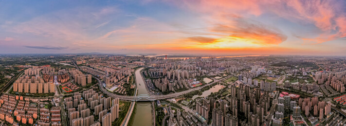 盛夏的芜湖 迎来晚霞火烧云扎堆的时节