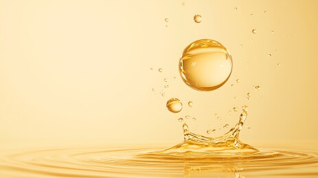 水珠撞击的瞬间