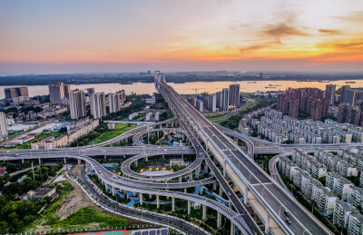 盛夏傍晚芜湖长江三桥日落晚霞航拍