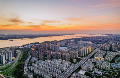 盛夏傍晚芜湖长江三桥日落晚霞航拍