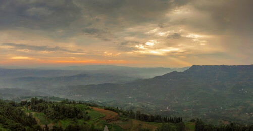 中国四川宜宾横江古镇山间云海景致