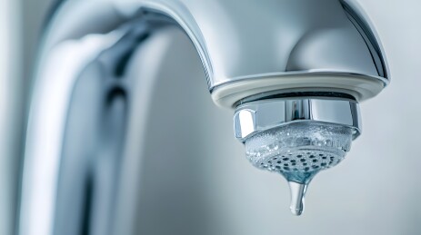水龙头滴水