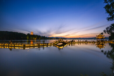 杭州西湖十景雷峰夕照 长桥公园夏季火烧云