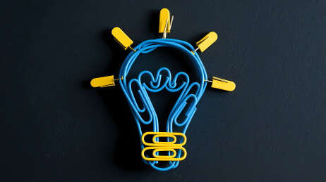 蓝黄回形针灯泡造型