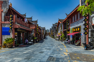 中国湖北省襄樊市襄阳古城商业街园林建筑