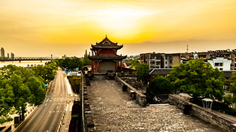 中国湖北省襄阳市古城临汉门城楼园林建筑
