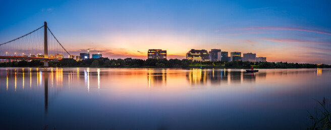 夕阳下的夹江大桥