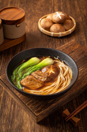 美味的排骨面