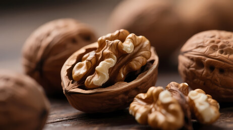 核桃特写木质桌面