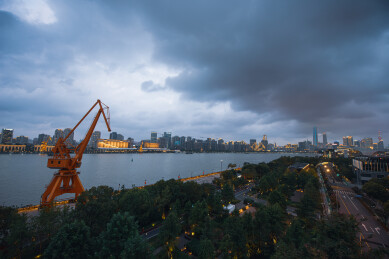 风雨前的中国上海杨浦滨江