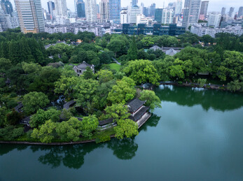浙江宁波月湖公园航拍景色
