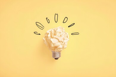 灯泡状纸团与回形针