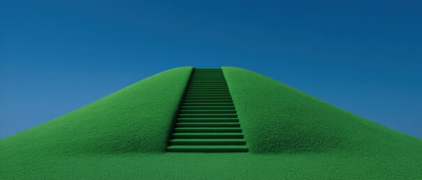 绿坡上的阶梯画面