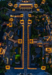 中国湖北省襄阳市夜晚盛世唐城影视城建筑