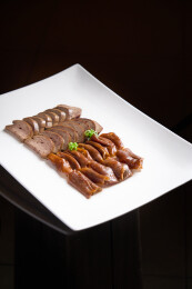 卤水粉肝老鹅掌     