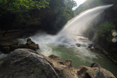 贵州荔波县小七孔景区断桥瀑布
