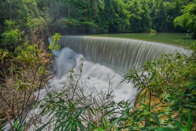 贵州荔波小七孔风景区卧龙潭瀑布