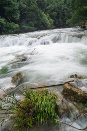 荔波小七孔风景响水河68级跌水瀑布群