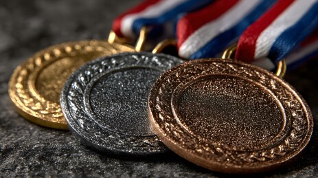 金银铜三枚奖牌特写