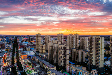 中国宁夏中卫城市傍晚航拍