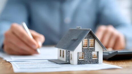 房产合同签署与模型展示