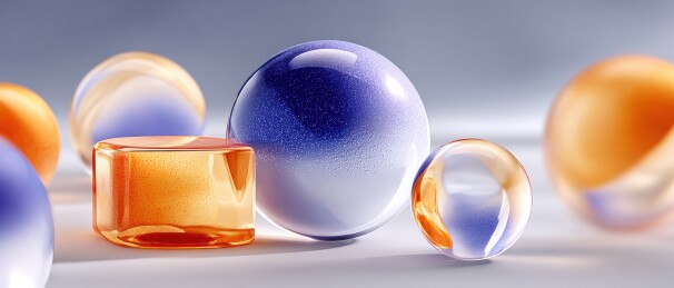 色彩斑斓的玻璃球与立方体