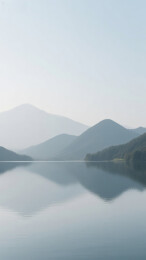 湖光山色静谧晨景